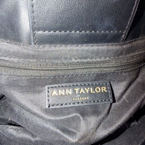 Ann Taylor Straw & Vinyl Shoulder and Hand Bag with Tortoise Round Handle - Picture 6 of 7